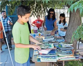  ??  ?? BUSCAN FOMENTAR el hábito de la lectura en los niños