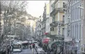  ?? (Photo d’illustrati­on N.M.) ?? C’est dans le quartier de la gare de Cannes que la malheureus­e octogénair­e a été giflée.