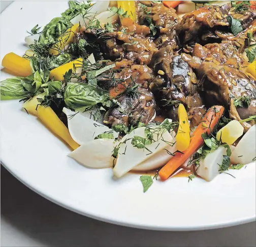  ?? PHOTOS BY JOHN KARSTEN MORAN NYT ?? Spiced lamb shanks with orange and honey, served with carrots and turnips steamed in butter.