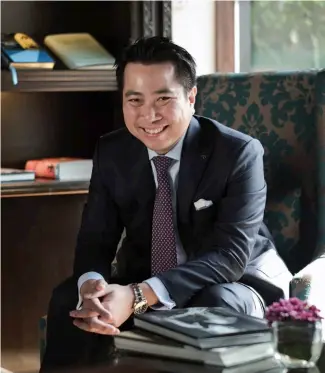  ??  ?? TO SPEAK OF HOSPITALIT­Y Dusit Thani GM Stanley Lo; (inset) Solid luxury awaits guests