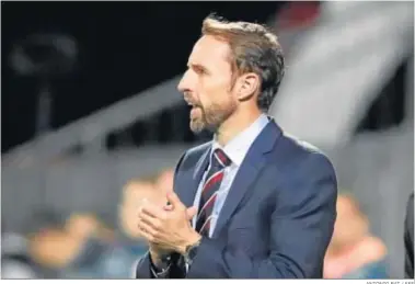  ?? ANTONIO BAT / EFE ?? El selecciona­dor inglés Gareth Southgate, durante el partido ante Croacia del pasado viernes.