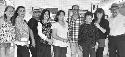  ??  ?? Las alumnas con el invitado especial Marco López Prado.