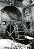  ?? Foto: Sammlung Häußler ?? Glässel-Foto aus dem Jahr 1962: Augsburgs letztes historisch­es Wasserrad beim Vogeltor.