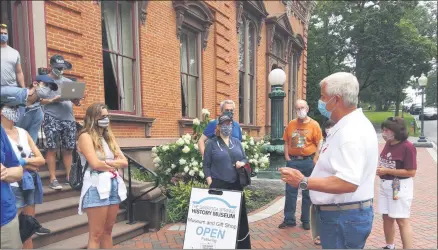  ?? MELISSA SCHUMAN - MEDIANEWS GROUP ?? Tour guide and History Museum board president Charlie Kuenzel talks about the early history of Saratoga Springs.