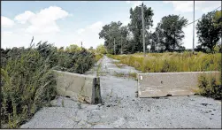  ?? SUZANNE TENNANT/POST-TRIBUNE ?? The new Spectacle Casino will be built in this area near Burr and 29th Avenue in Gary.