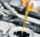  ??  ?? TAKE NOTE: Not changing the oil often enough can result in loss of performanc­e and fuel economy