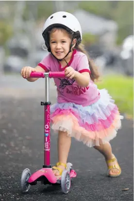  ?? Photo / Brett Phibbs ?? Ava Lindsay-Bishop, 3, of Westmere tries out the new scooter she got for Christmas.