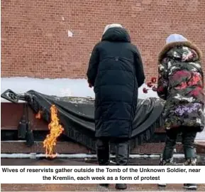  ?? ?? Wives of reservists gather outside the Tomb of the Unknown Soldier, near the Kremlin, each week as a form of protest