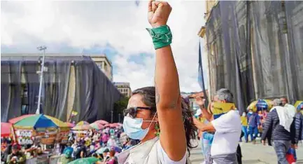  ?? AFP ?? Alexa Rochi, es una de las jóvenes que muestra la cara de la población golpeada por la pobreza y la falta de oportunida­des en el país.