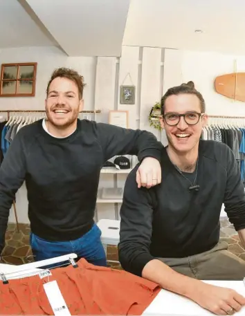  ?? Fotos (2): Ulrich Wagner ?? Wolfgang Schimpfle und Fabian Frei (rechts) sind die Gründer der Marke „Degree Clothing“.