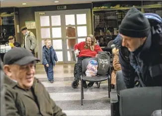  ?? Andrea Carrubba Anadolu Agency ?? UKRAINIANS displaced from Kharkiv are welcomed at the Golden Rose Synagogue in Dnipro.