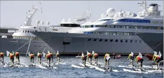  ??  ??  h  hier, bille en tête, les cyclistes de mer s’élancent dans le port Hercule.