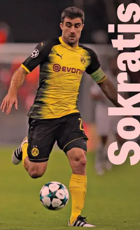 ?? LAPRESSE ?? IN ITALIA Sokratis Papastatho­pou los, 29 anni, difensore del Borussia Dortmund, ha giocato in Italia tre stagioni: le prime due nel Genoa dal 2008 al 2010, poi è passato al Milan