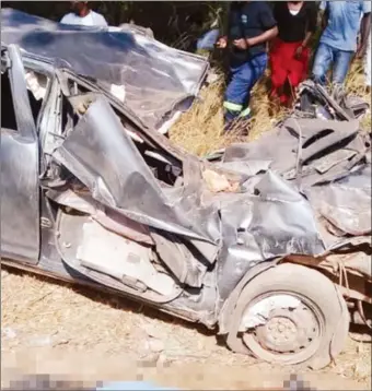  ??  ?? Part of the wreckage of a Toyota Wish that was involved in an accident that killed one person and injured nine others in Gweru last week