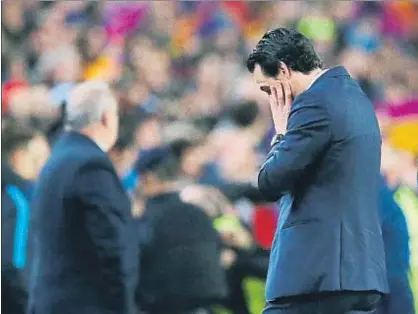  ?? MANU FERNANDEZ / AP ?? Unai Emery, durante la infausta derrota parisina en el Camp Nou, el pasado miércoles