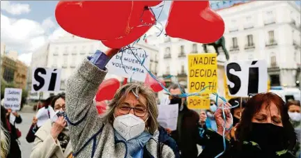  ?? ?? EUTANASIA. Varios países han legislado sobre cómo deben morir los pacientes terminales, un tema que divide a la sociedad.