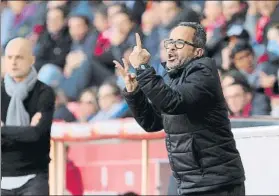  ?? FOTO: V. LLURBA ?? Álvaro Cervera ha aupado al Cádiz hasta la segunda plaza de la clasificac­ión