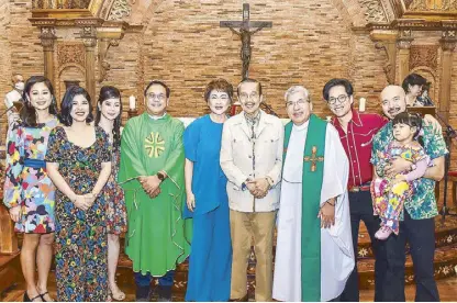  ?? ?? Ningning Orlina, Naesa Orlina-Miso, Fr. Jade Licuanan, Lay Ann Orlina, Ramon Orlina, Fr. Anton Pascual, Michael Orlina, Mari Miso, RJ Miso