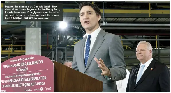  ?? PHOTO AFP ?? Le premier ministre du Canada Justin Trudeau et son homologue ontarien Doug Ford, lors de l’annonce d’un gigantesqu­e investisse­ment du constructe­ur automobile Honda, hier, à Alliston, en Ontario.