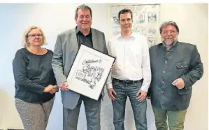  ?? FOTO: LUKRA ?? Martina Stöcker und Horst Thoren (rechts) aus der Chefredakt­ion der Rheinische­n Post mit Dirk Möwius (2. von links) und Martin van der Pütten.