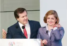  ??  ?? El presidente saliente de la AmCham, José María Zas, junto con la nueva dirigente de ese organismo, Mónica Flores.