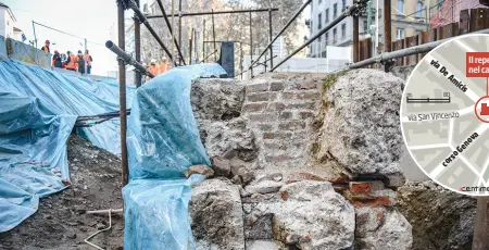  ?? (Furlan) ?? Gli scavi Il muro in pietra e mattoni verrà sezionato e portato al parco archeologi­co. Una parte verrà installata nella stazione