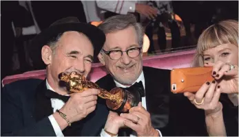  ?? ANGELA WEISS, AFP/GETTY IMAGES ?? Mark Rylance, left, and Steven Spielberg are all about the photos.