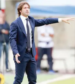  ?? LAPRESSE ?? Massimo Rastelli, 46 anni, 1ª stagione al Cagliari, è primo in classifica dopo 5 giornate