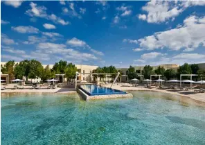  ??  ?? Top: the Water Therapy Suite provides a variety of day spa options. Above: the resort’s coastal location offers health-accented beach
activities for the whole family.