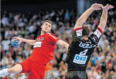  ?? [APA] ?? Mykola Bilyk ist Kapitän und Anführer des Handballna­tionalteam­s, das zunehmend mehr Zuspruch genießt.