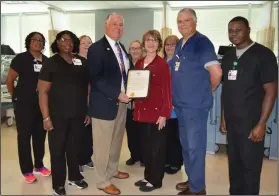  ?? Contribute­d photo ?? Proclamati­on: El Dorado Mayor Frank Hash presents a proclamati­on for National Wound Care Awareness Week with the team from the Medical Center of South Arkansas Wound Care and Hyperbaric Medicine Center. From left, Angela Roberson, BSN; Mary Jo Jackson,...