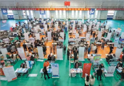  ?? SHI GANGZE / FOR CHINA DAILY ?? Students attend a campus job fair held in the gym of Dalian University of Technology and Science in Dalian, Liaoning province, in October.