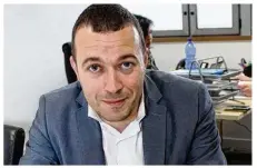  ??  ?? Raphaël Cognet a 38 ans. Il est marié et père de quatre enfants.