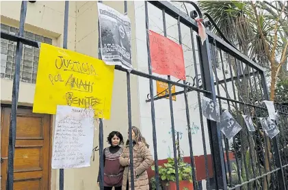  ?? SILVANA BOEMO ?? Carteles. El frente de la ENAM, ayer: pedidos de justicia y el viejo reclamo por su aparición.