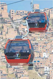  ?? FOTO: DPA ?? In La Paz ist Wirklichke­it, was hier noch Vision ist: Mit dem Bau sechs weiterer Linien sollen es 1400 Seilbahnka­binen bis 2019 sein.