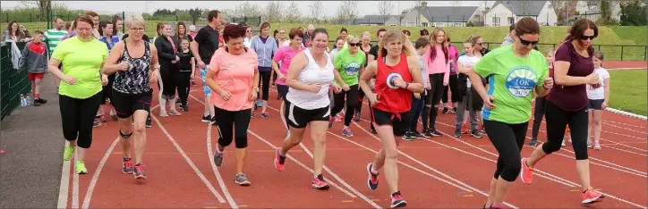  ??  ?? Runners setting off in the Walk/Run, in aid of Beneath My Angels Wings (Cuddle Cot Campaign), at Enniscorth­y Sports Hub.