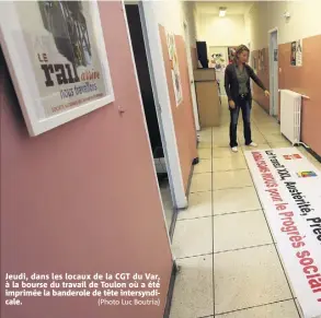  ?? (Photo Luc Boutria) ?? Jeudi, dans les locaux de la CGT du Var, à la bourse du travail de Toulon où a été imprimée la banderole de tête intersyndi­cale.