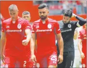  ?? Foto Jam Media ?? ▲ Mientras Ricardo LaVolpe presume de haber dado su apoyo a Edson Álvarez, su equipo, el Toluca, sucumbió en el inicio del torneo Apertura 2019.