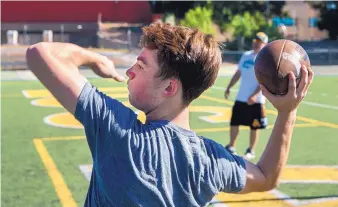  ?? EDDIE MOORE/JOURNAL ?? Los Alamos quarterbac­k Tyler Weiss, a junior, tosses a pass in practice Wednesday. The Hilltopper­s are looking to take the next step and reach the state playoffs this year.