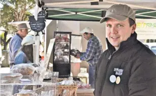  ??  ?? La Madre baker, Tez Kemp, at Bannockbur­n Market.