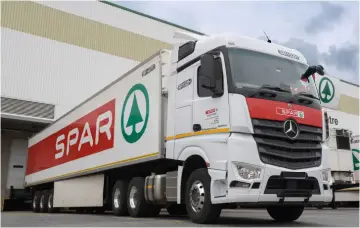  ?? ?? One of Spar trucks off loading