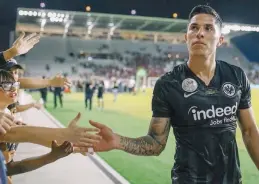  ??  ?? El Eintracht Frankfurt no ha confirmado la salida de Carlos.