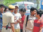  ?? RAJ K RAJ/HT PHOTO ?? Delhi Police officers clear protesting students near the CBSE’S office in east Delhi’s Preet Vihar on Saturday.