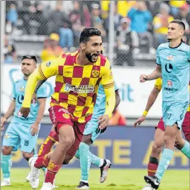  ?? HENRY LAPO / EXPRESO ?? Festejo. Medina marcó el segundo tanto de Aucas y ya lleva 10 goles en Ligapro.