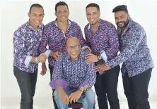  ?? FUENTE EXTERNA ?? Dioni Fernández junto a los nuevos rostros de su orquesta