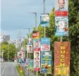  ?? Foto: Wolfgang Kumm, dpa ?? Die Parteien werben für sich mit Wahl‰ plakaten.