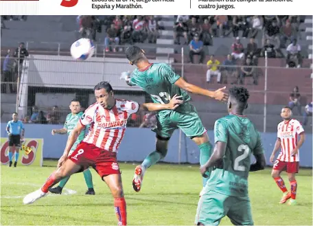  ??  ?? empates en casa registra Vida en la era Araujo. El primero frente a los Lobos de la UPN, luego con Real España y Marathón.
Es el primer partido que dirige el entrenador Héctor Vargas con Marathón tras cumplir la sanción de cuatro juegos. Ángel Rodríguez busca ganar el balón frente al salto del jugador de Martahón Kervin Arriaga.