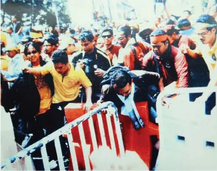  ??  ?? Pushing through: Demonstrat­ors breaching the barriers at Dataran Merdeka during the Bersih 3.0 rally on April 28.