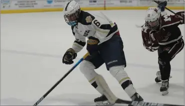  ?? KEN SWART — FOR MEDIANEWS GROUP ?? Stoney Creek’s Sutton Murray, right, skates ahead of Milford’s Ryan Okragly during Tuesday’s Division 3Regional Quarterfin­al. Murray had a hat trick to help the Cougars to a 7-4win. They advanced to take on Cranbrook today.