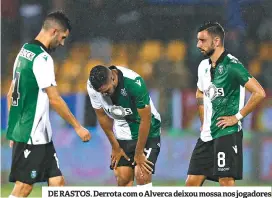  ??  ?? DE RASTOS. Derrota com o Alverca deixou mossa nos jogadores